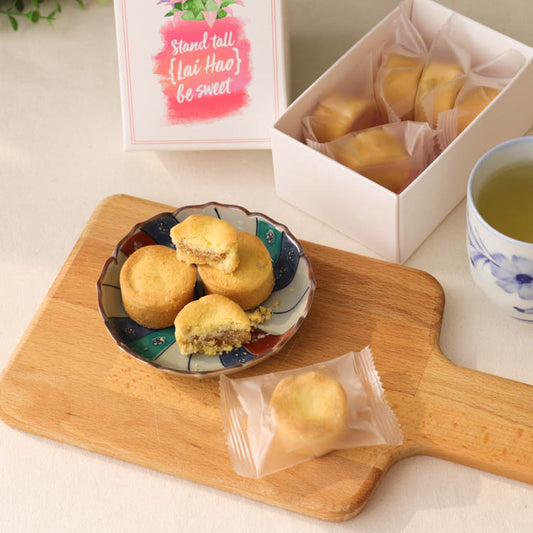 台湾茶と合わせて楽しめる伝統スイーツ・しっとりした餡が詰まった台湾産の小鳳梨酥(パイナップルケーキ)